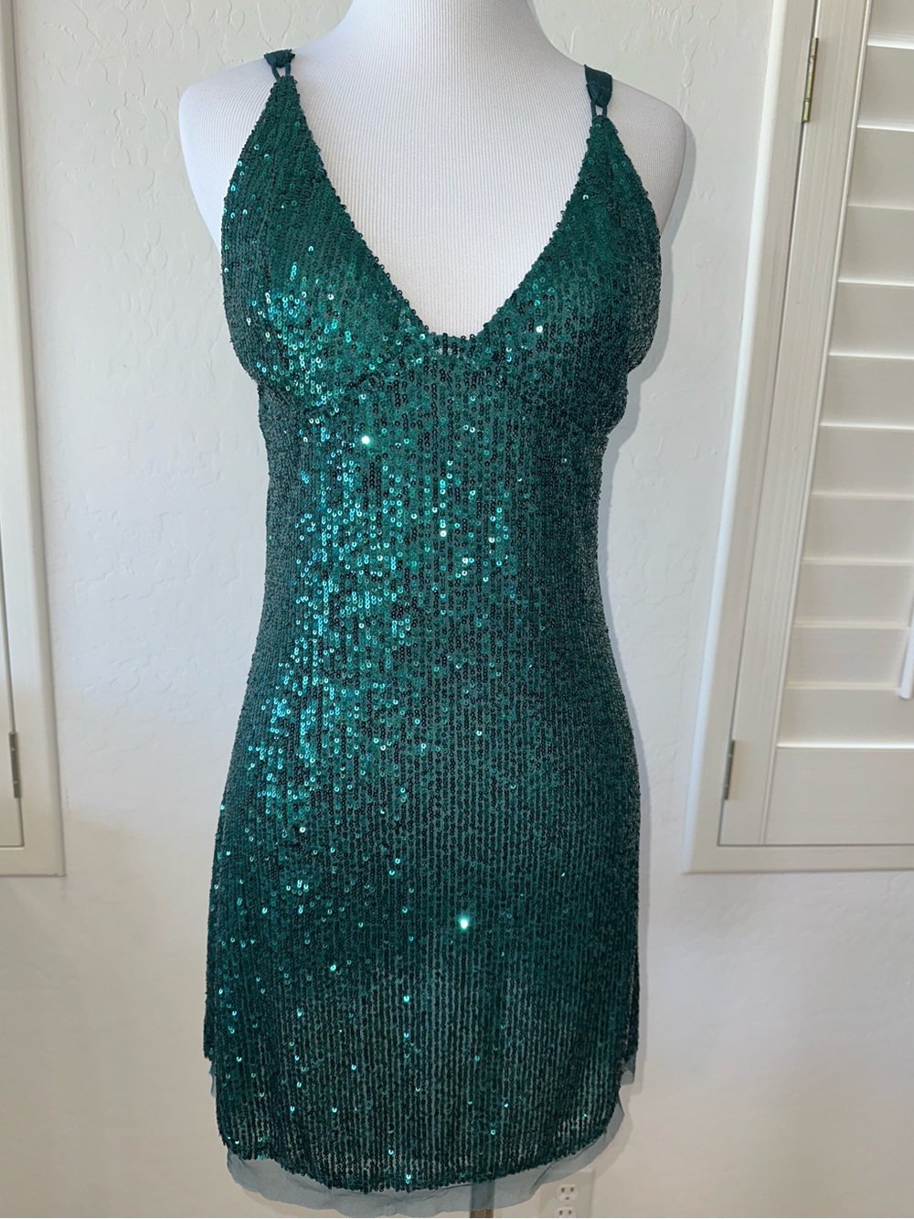 FREE PEOPLE SIZE M~STUNNING SEQUIN GREEN V-NECK MINI PARTY DRESS~EVENING DAY - Picture 3 of 15